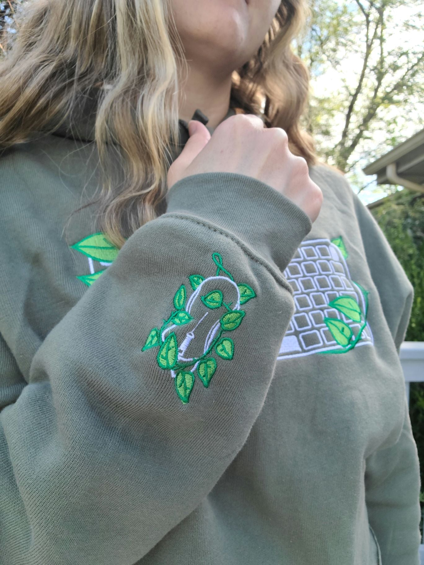 PC Gamer Leaf Embroidered Cropped Hoodie