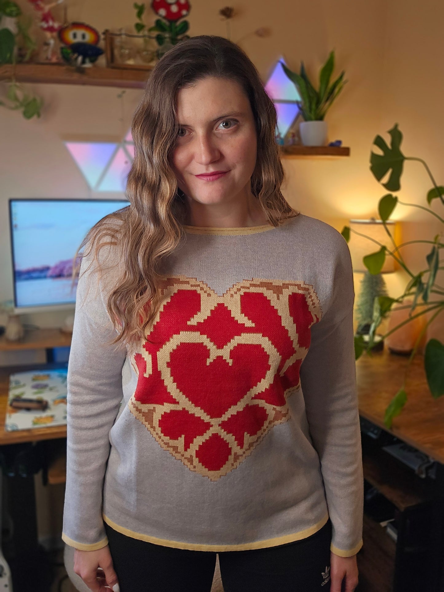 HEART CONTAINER FITTED SWEATER