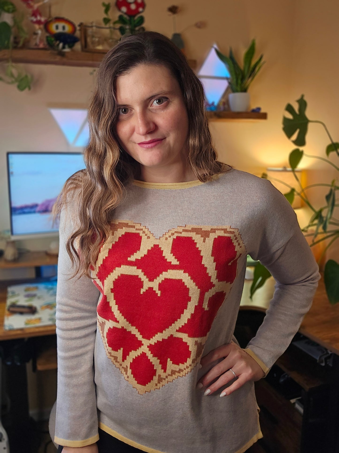 HEART CONTAINER FITTED SWEATER