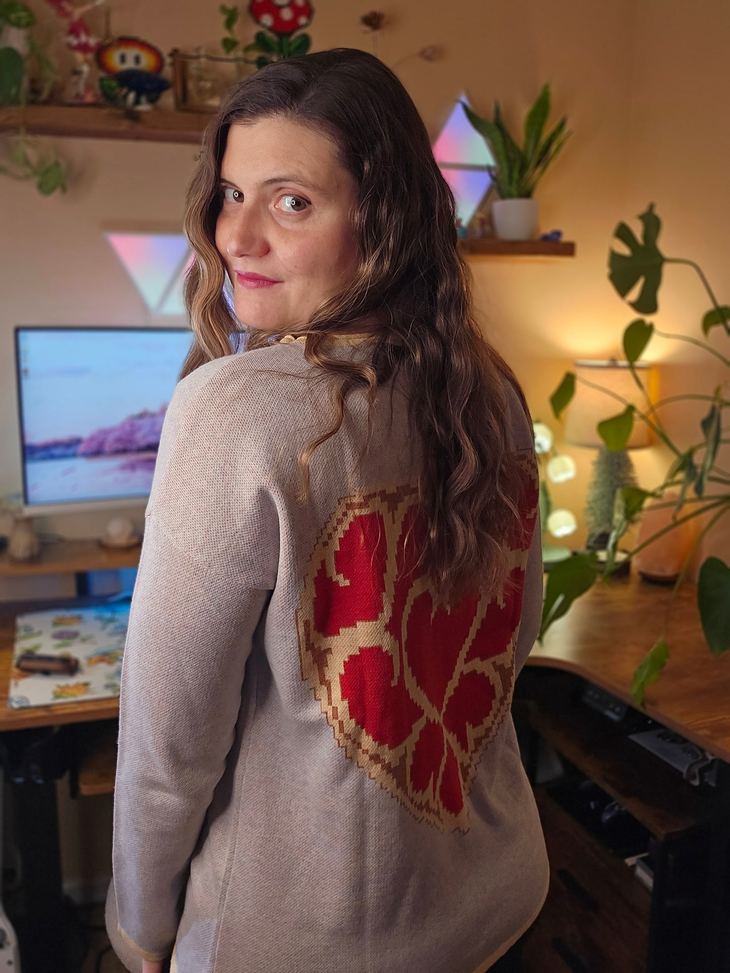 HEART CONTAINER FITTED SWEATER