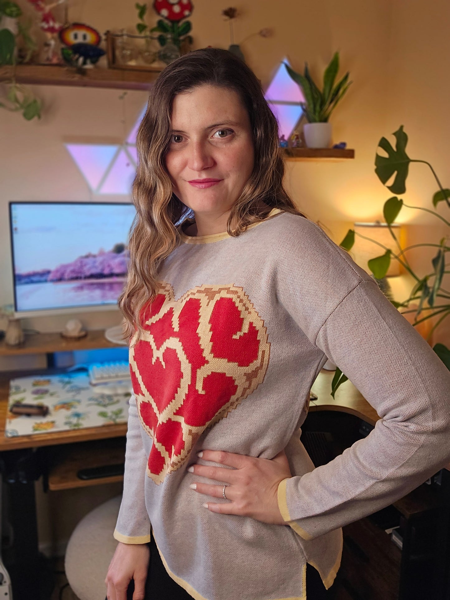 HEART CONTAINER FITTED SWEATER