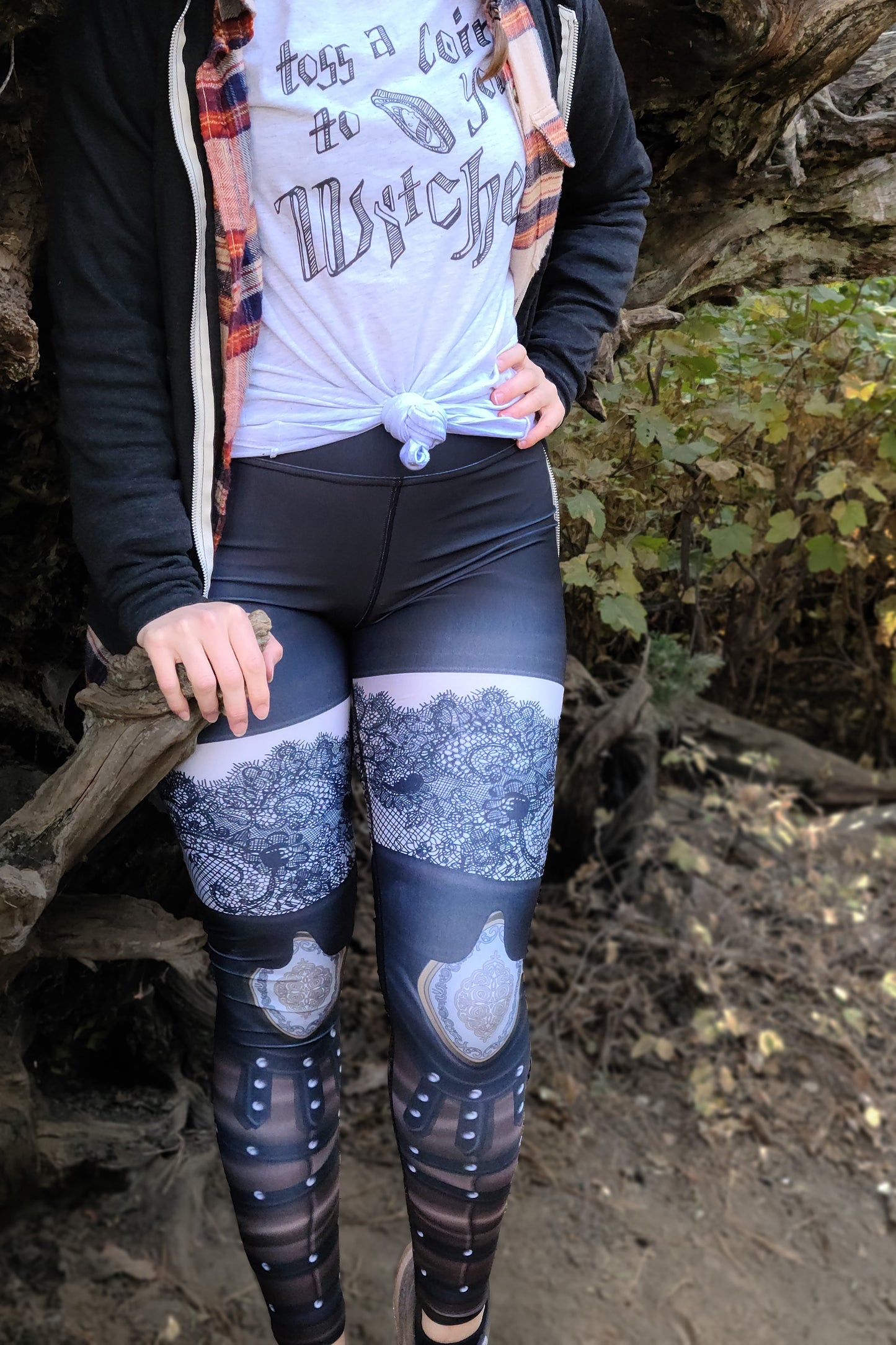 SORCERESS IN LACE LEGGINGS